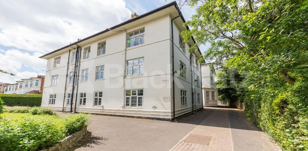 			New Instruction!, Studio Apartment, 1 bath, 1 reception Flat			 Chestnut Court, Middle Lane, Crouch End / Hornsey